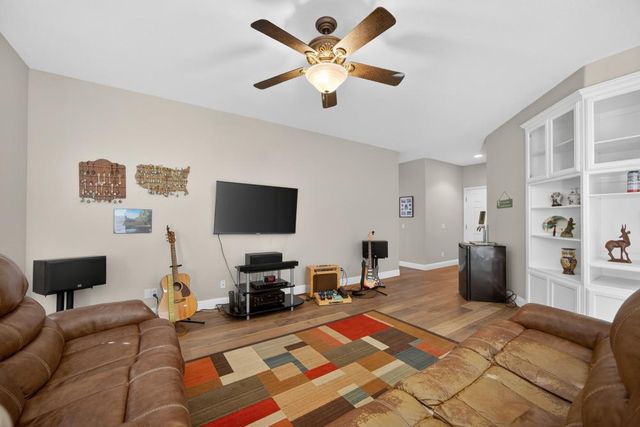 9909 Blue Lupine Pl, Elk Grove, CA 95757