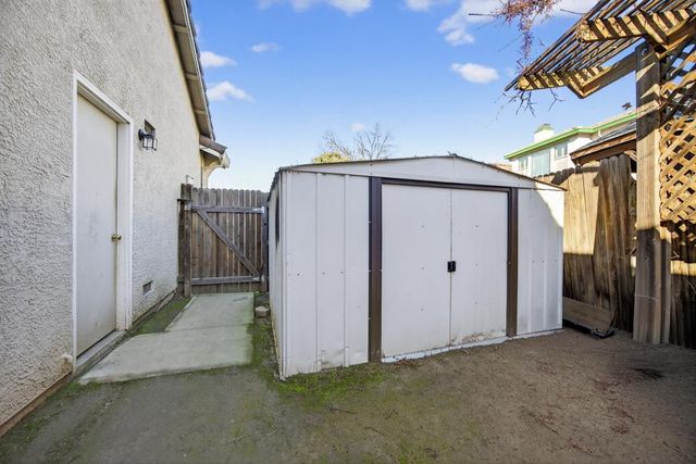 9909 Blue Lupine Pl, Elk Grove, CA 95757