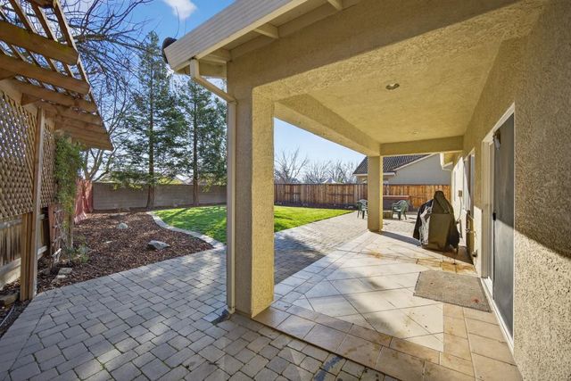 9909 Blue Lupine Pl, Elk Grove, CA 95757