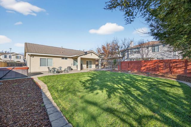 9909 Blue Lupine Pl, Elk Grove, CA 95757