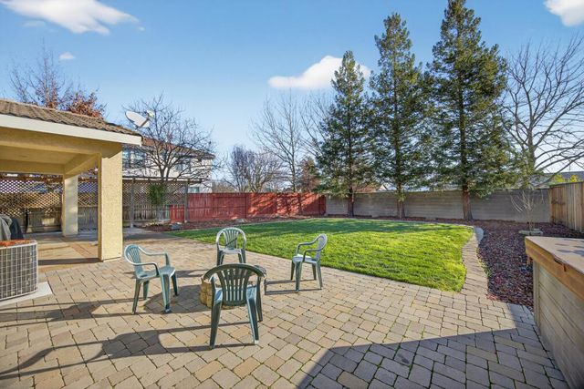 9909 Blue Lupine Pl, Elk Grove, CA 95757