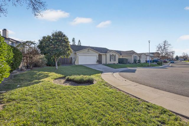 9909 Blue Lupine Pl, Elk Grove, CA 95757