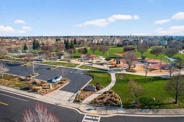 9909 Blue Lupine Pl, Elk Grove, CA 95757