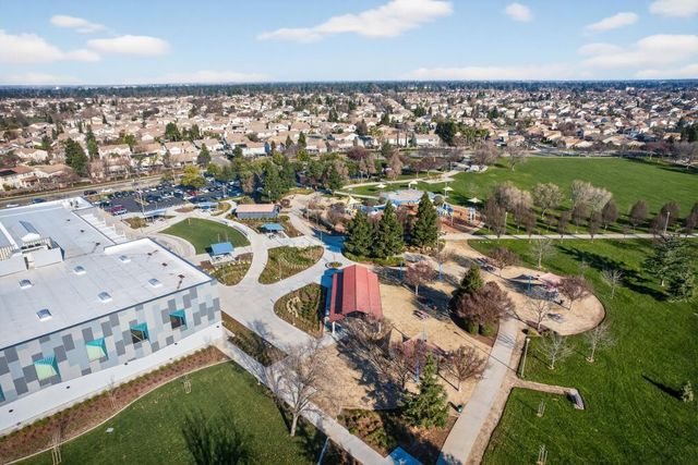 9909 Blue Lupine Pl, Elk Grove, CA 95757