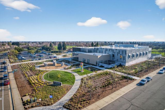 9909 Blue Lupine Pl, Elk Grove, CA 95757