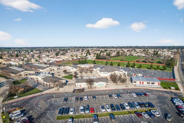 9909 Blue Lupine Pl, Elk Grove, CA 95757