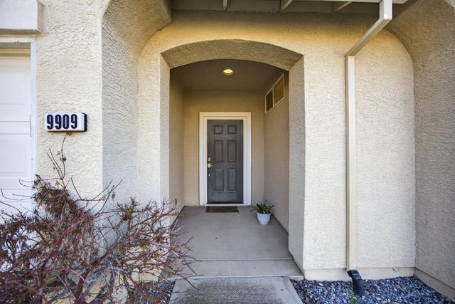 9909 Blue Lupine Pl, Elk Grove, CA 95757