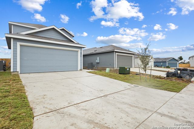 972 Pastar Creek, Seguin, TX 78155