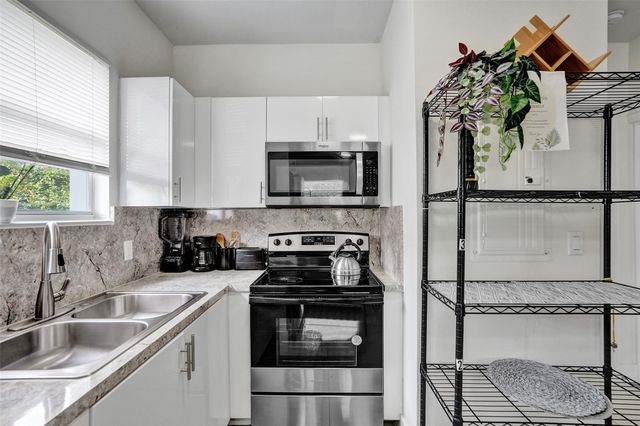 763 NW 41st St, Miami, FL 33127