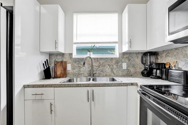 763 NW 41st St, Miami, FL 33127