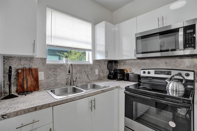 763 NW 41st St, Miami, FL 33127