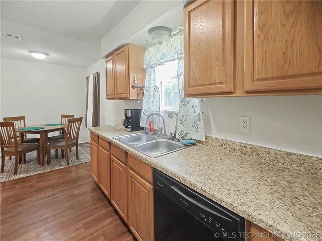 15396 N 520 Road, Tahlequah, OK 74464