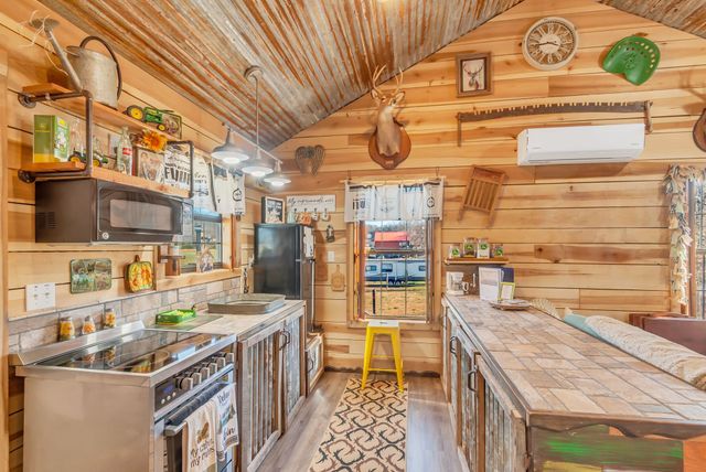 194 Creekside Ln, Westpoint, TN 38486