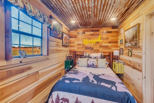 194 Creekside Ln, Westpoint, TN 38486