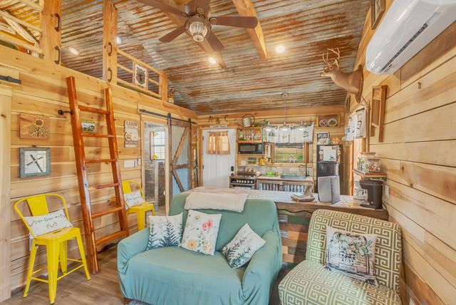 194 Creekside Ln, Westpoint, TN 38486