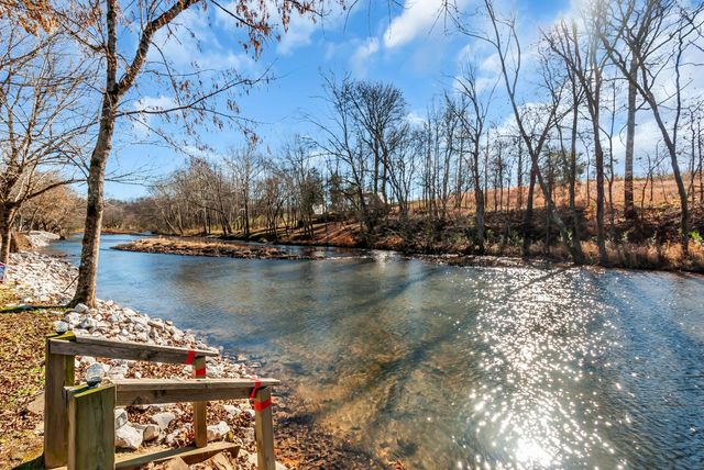 194 Creekside Ln, Westpoint, TN 38486