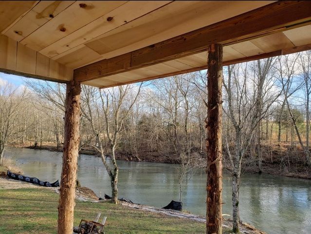 194 Creekside Ln, Westpoint, TN 38486