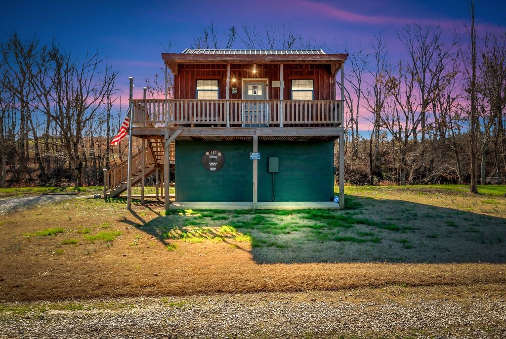 194 Creekside Ln, Westpoint, TN 38486