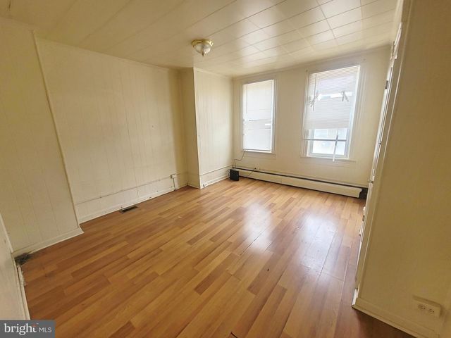 2624 E HOFFMAN ST, Baltimore, MD 21213