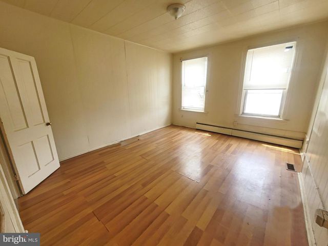 2624 E HOFFMAN ST, Baltimore, MD 21213