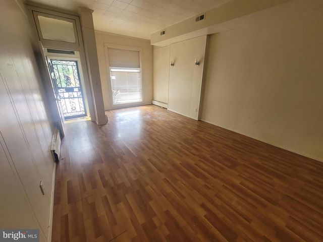 2624 E HOFFMAN ST, Baltimore, MD 21213