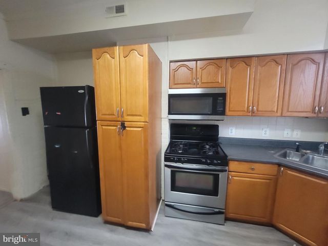 2624 E HOFFMAN ST, Baltimore, MD 21213