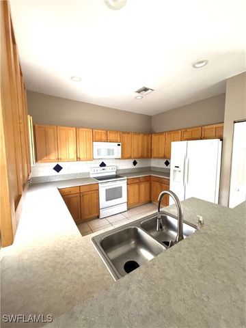 286 Justene CIR, Lehigh Acres, FL 33936