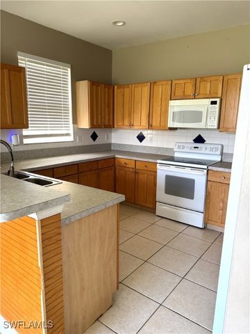 286 Justene CIR, Lehigh Acres, FL 33936