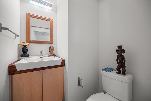 1411 E 2nd ST B2, Austin, TX 78702