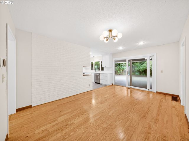 3523 Sw JERALD Ct, Portland, OR 97221