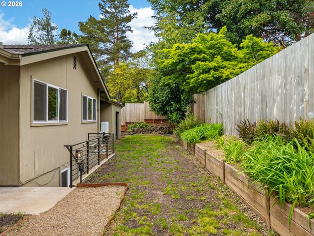 3523 Sw JERALD Ct, Portland, OR 97221