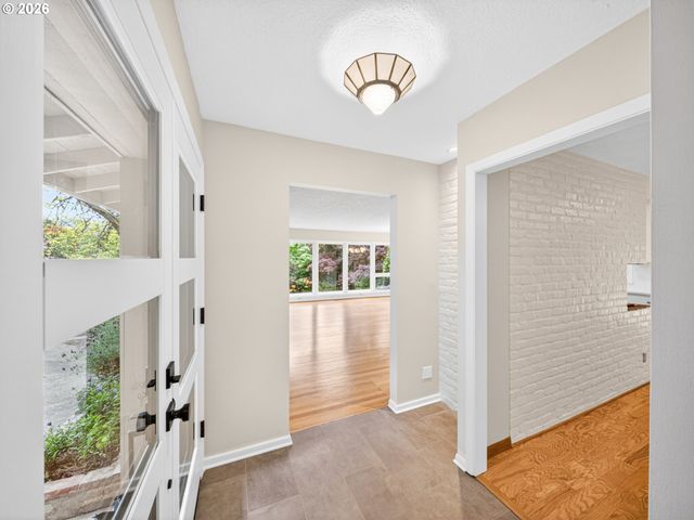 3523 Sw JERALD Ct, Portland, OR 97221