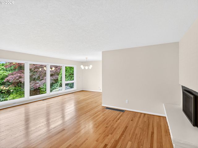 3523 Sw JERALD Ct, Portland, OR 97221