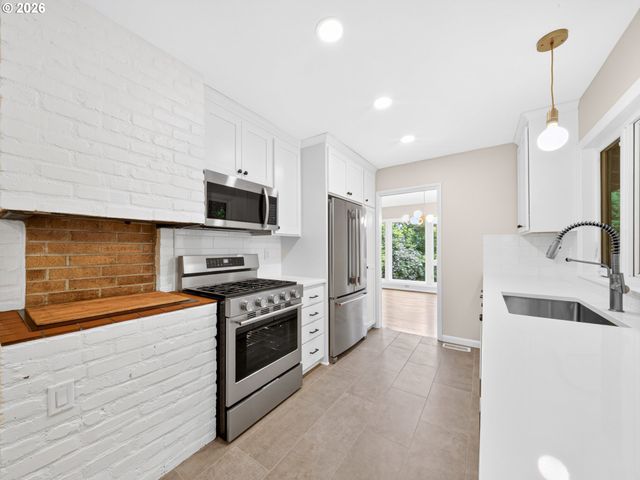 3523 Sw JERALD Ct, Portland, OR 97221