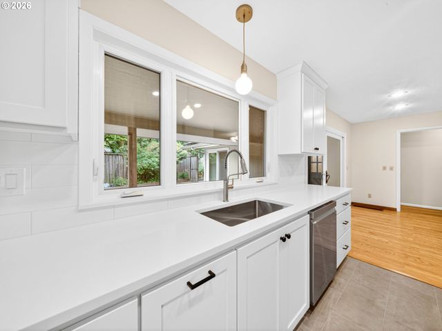 3523 Sw JERALD Ct, Portland, OR 97221