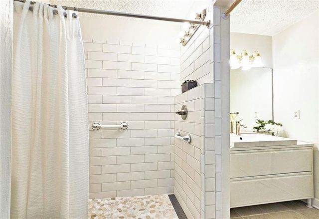 77 De Arc NW Place, Atlanta, GA 30327