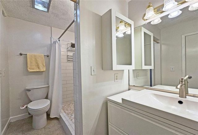 77 De Arc NW Place, Atlanta, GA 30327