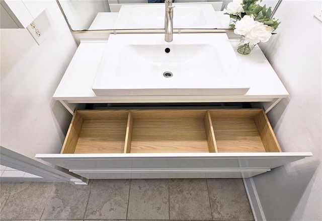 77 De Arc NW Place, Atlanta, GA 30327