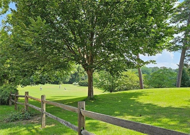 77 De Arc NW Place, Atlanta, GA 30327