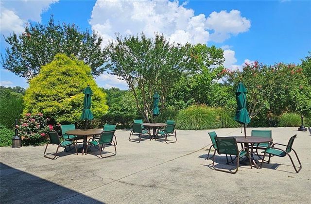 77 De Arc NW Place, Atlanta, GA 30327