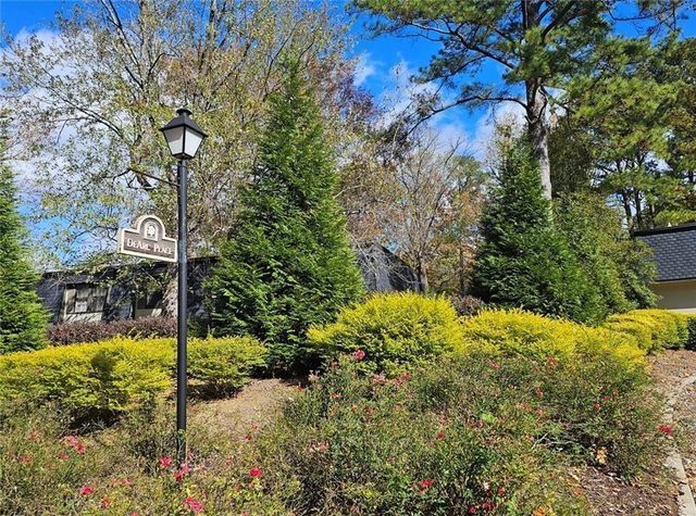 77 De Arc NW Place, Atlanta, GA 30327