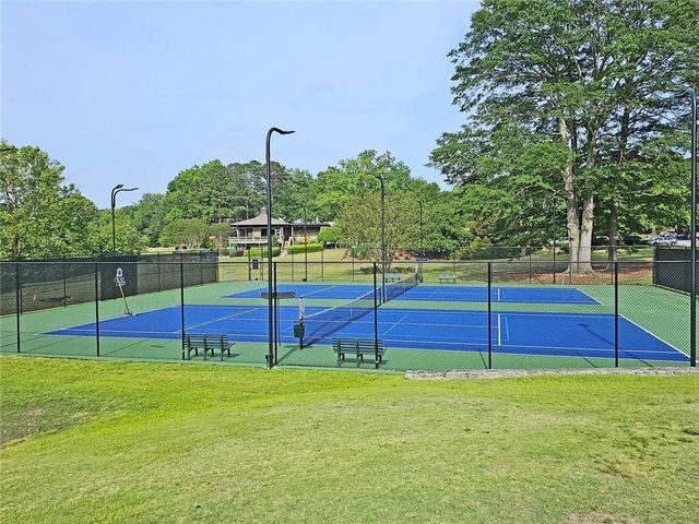 77 De Arc NW Place, Atlanta, GA 30327