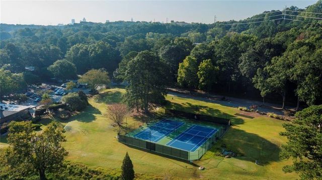 77 De Arc NW Place, Atlanta, GA 30327