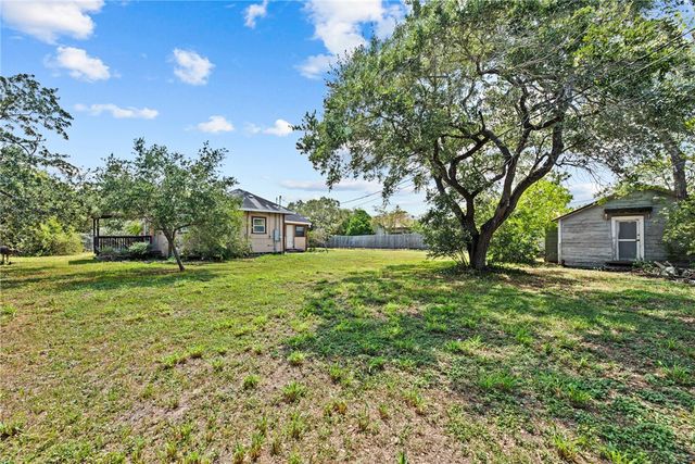 635 Fetick Ave, Taft, TX 78390