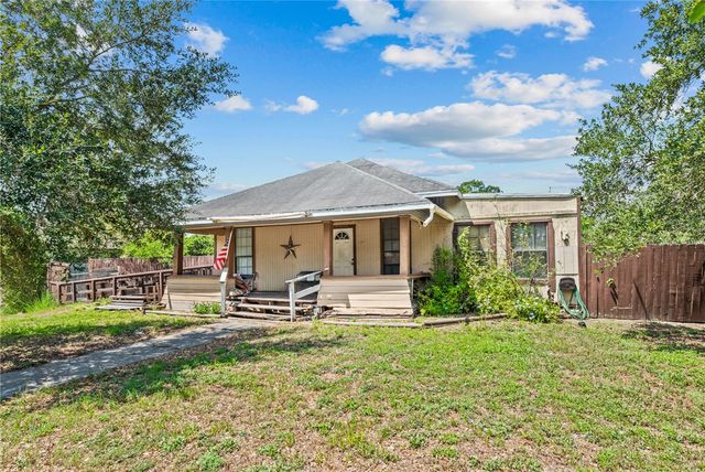 635 Fetick Ave, Taft, TX 78390