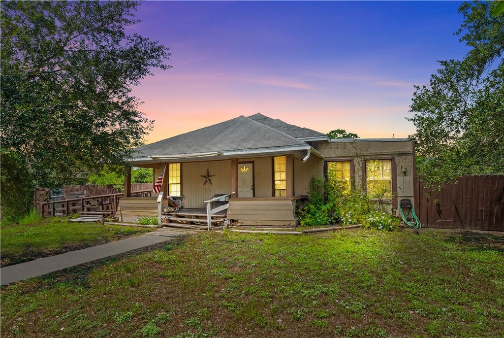 635 Fetick Ave, Taft, TX 78390