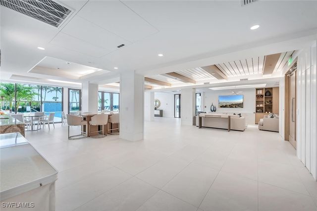 4001 Gulf Shore BLVD N 602, Naples, FL 34103