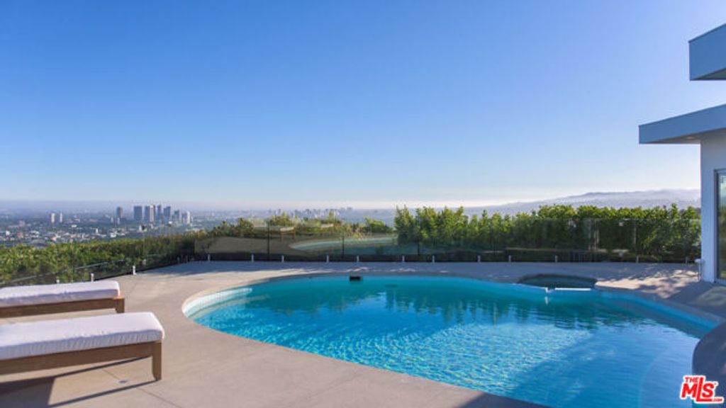 1542 Blue Jay Way, Los Angeles, CA 90069