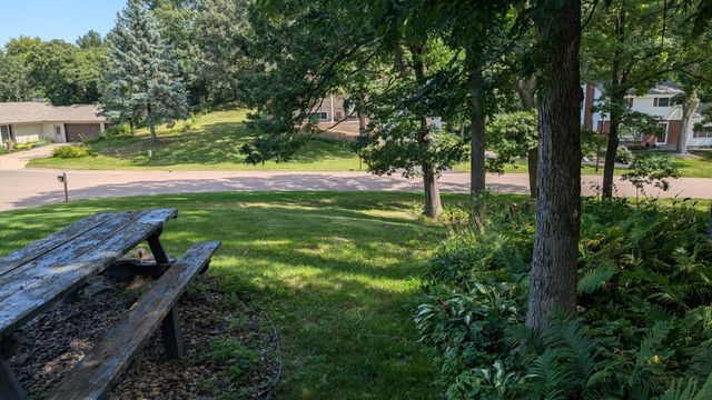 120 Sabra Court, Apple Valley, MN 55124