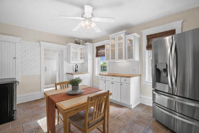 N86W16387 Appleton AVENUE, Menomonee Falls, WI 53051
